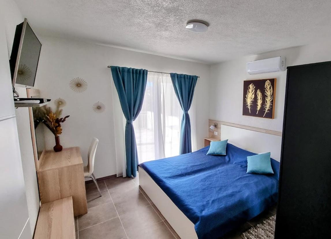 Dorijini Dvori Bed & Breakfast Baska Voda Bagian luar foto