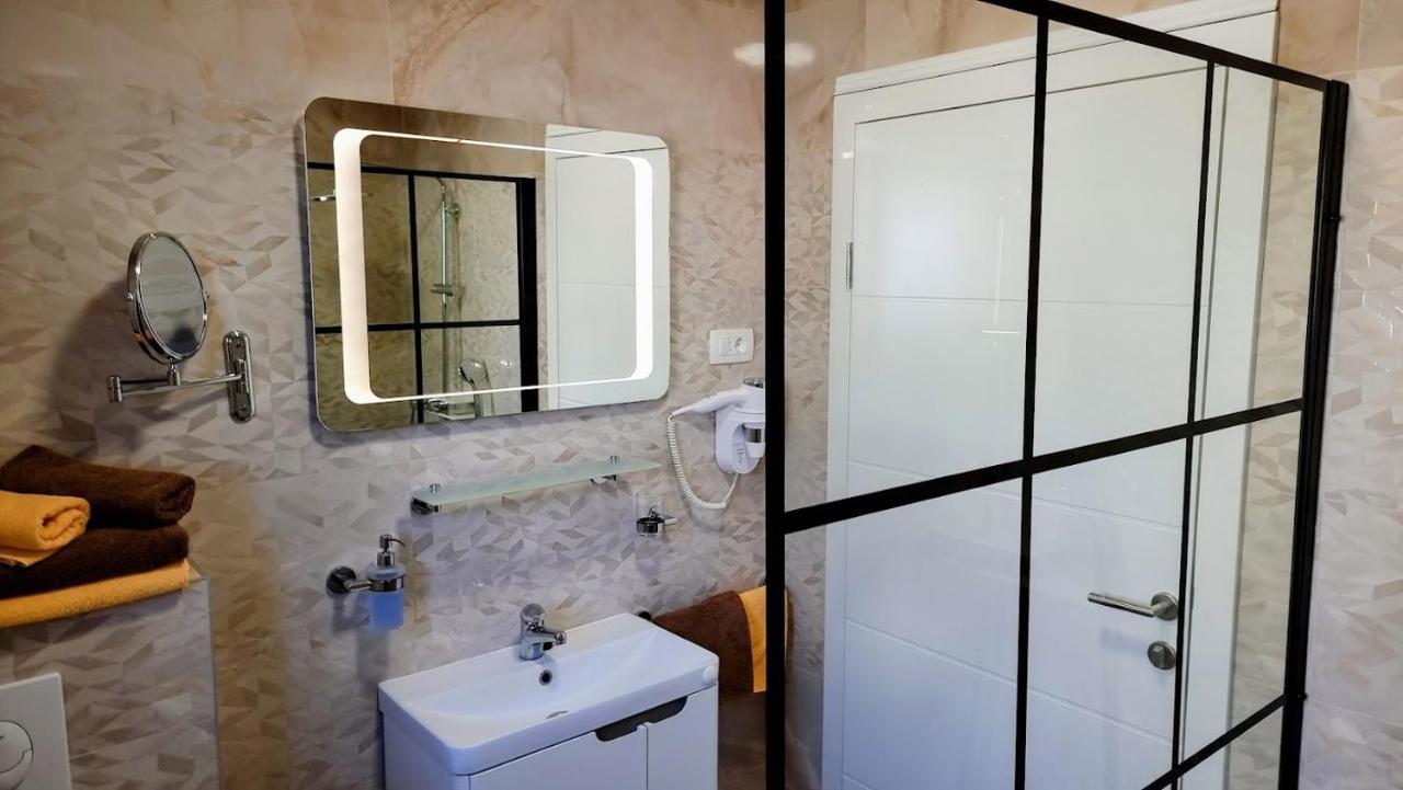 Dorijini Dvori Bed & Breakfast Baska Voda Bagian luar foto