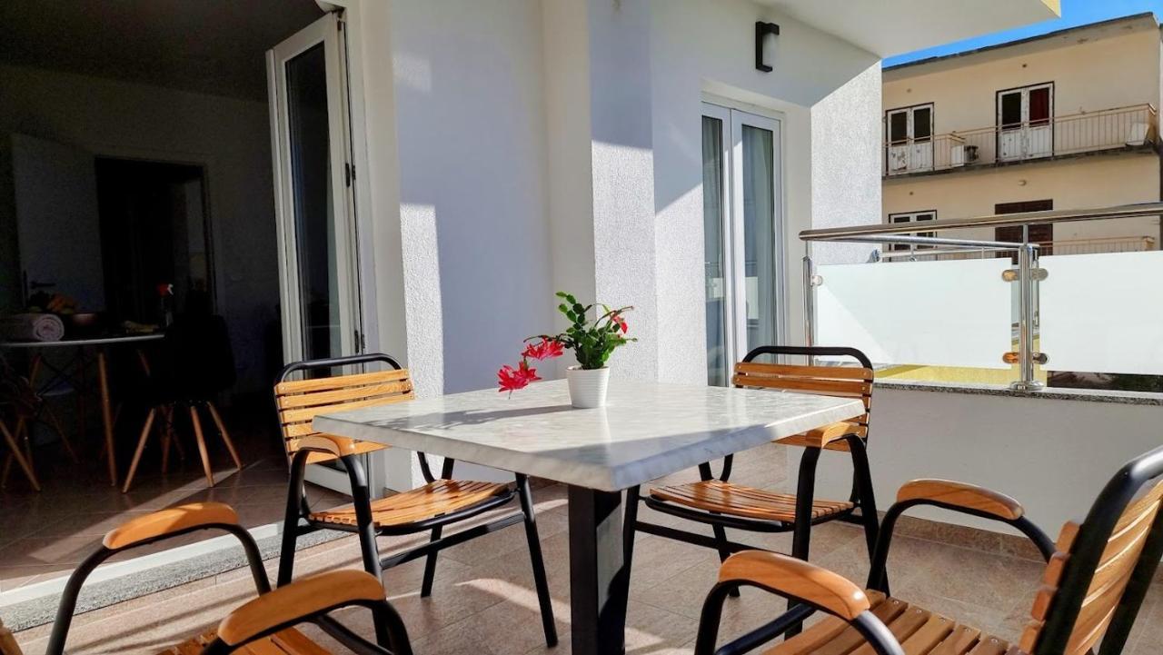 Dorijini Dvori Bed & Breakfast Baska Voda Bagian luar foto
