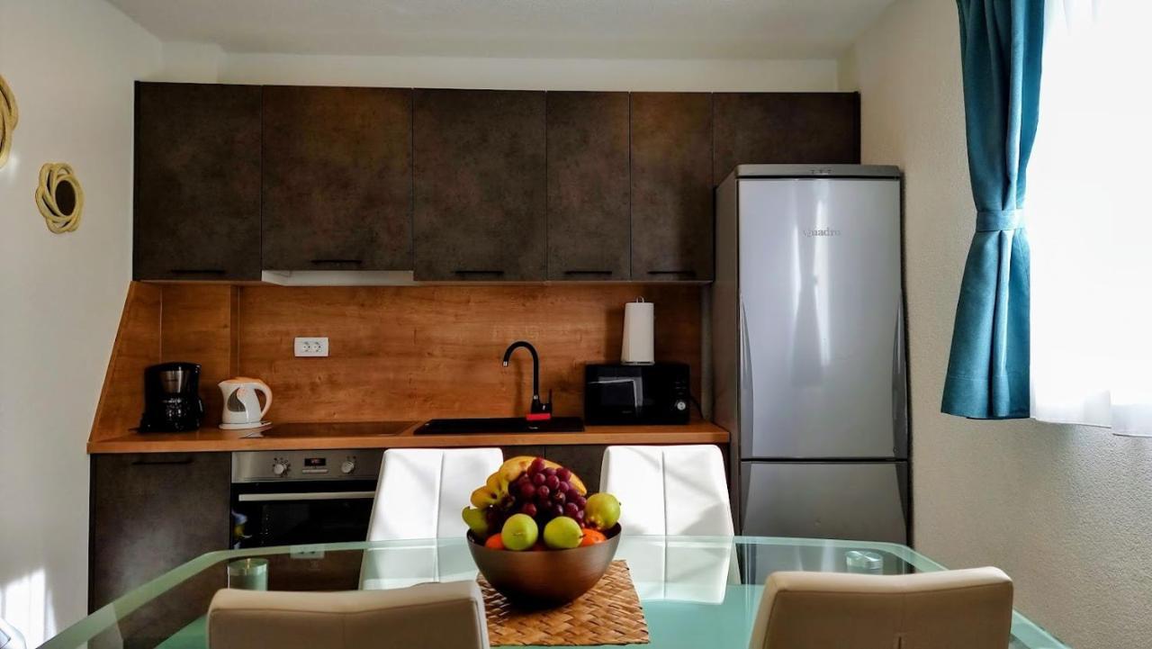 Dorijini Dvori Bed & Breakfast Baska Voda Bagian luar foto