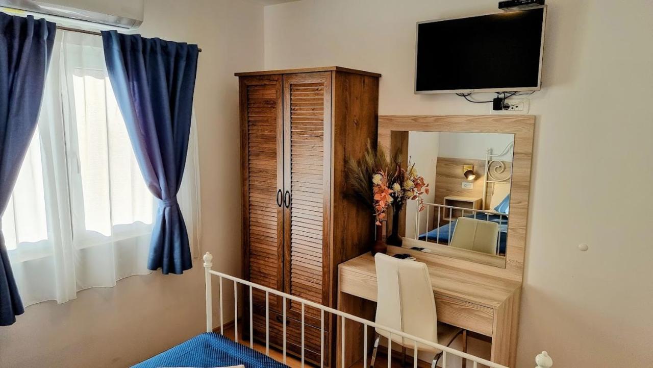 Dorijini Dvori Bed & Breakfast Baska Voda Bagian luar foto