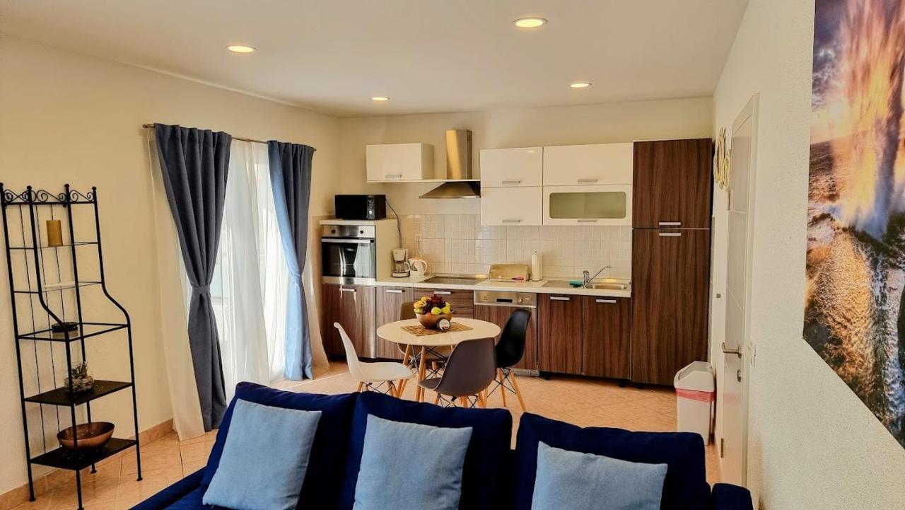 Dorijini Dvori Bed & Breakfast Baska Voda Bagian luar foto