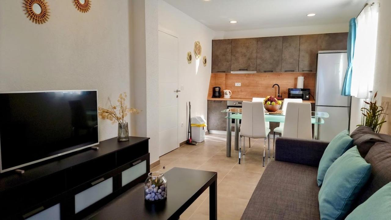 Dorijini Dvori Bed & Breakfast Baska Voda Bagian luar foto
