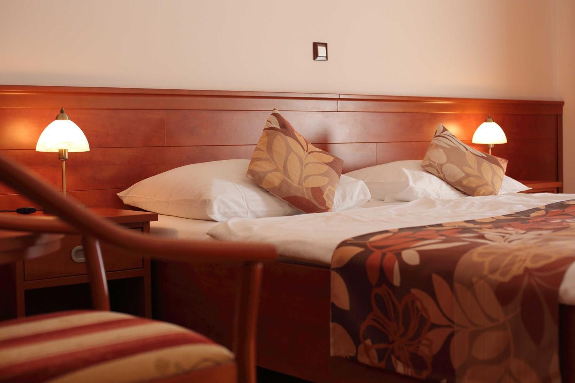 Dorijini Dvori Bed & Breakfast Baska Voda Ruang foto