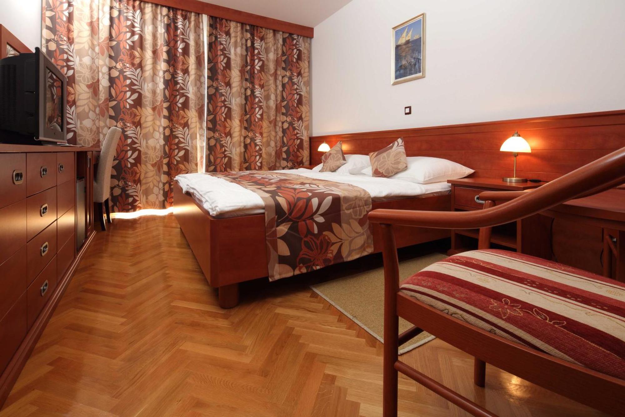 Dorijini Dvori Bed & Breakfast Baska Voda Ruang foto