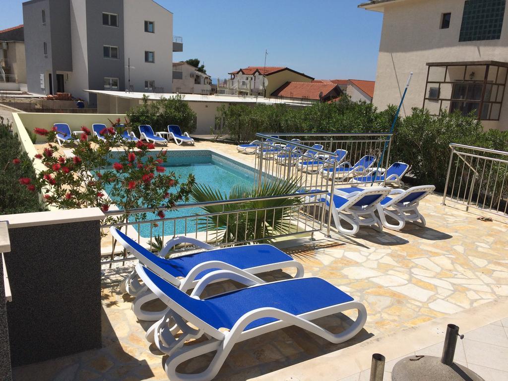Dorijini Dvori Bed & Breakfast Baska Voda Bagian luar foto