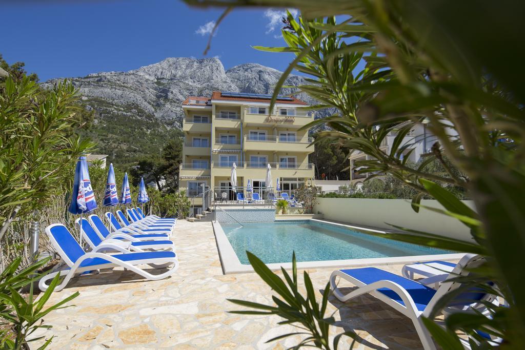 Dorijini Dvori Bed & Breakfast Baska Voda Bagian luar foto