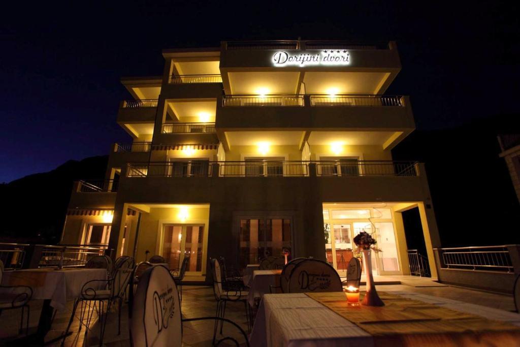 Dorijini Dvori Bed & Breakfast Baska Voda Bagian luar foto