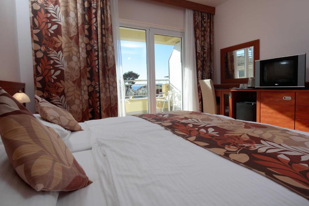 Dorijini Dvori Bed & Breakfast Baska Voda Bagian luar foto