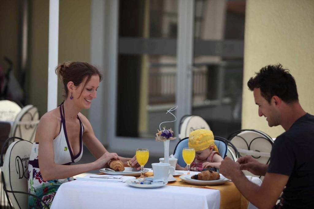 Dorijini Dvori Bed & Breakfast Baska Voda Bagian luar foto