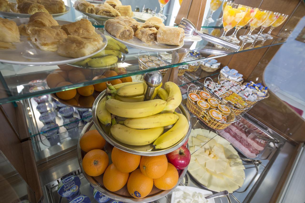Dorijini Dvori Bed & Breakfast Baska Voda Bagian luar foto