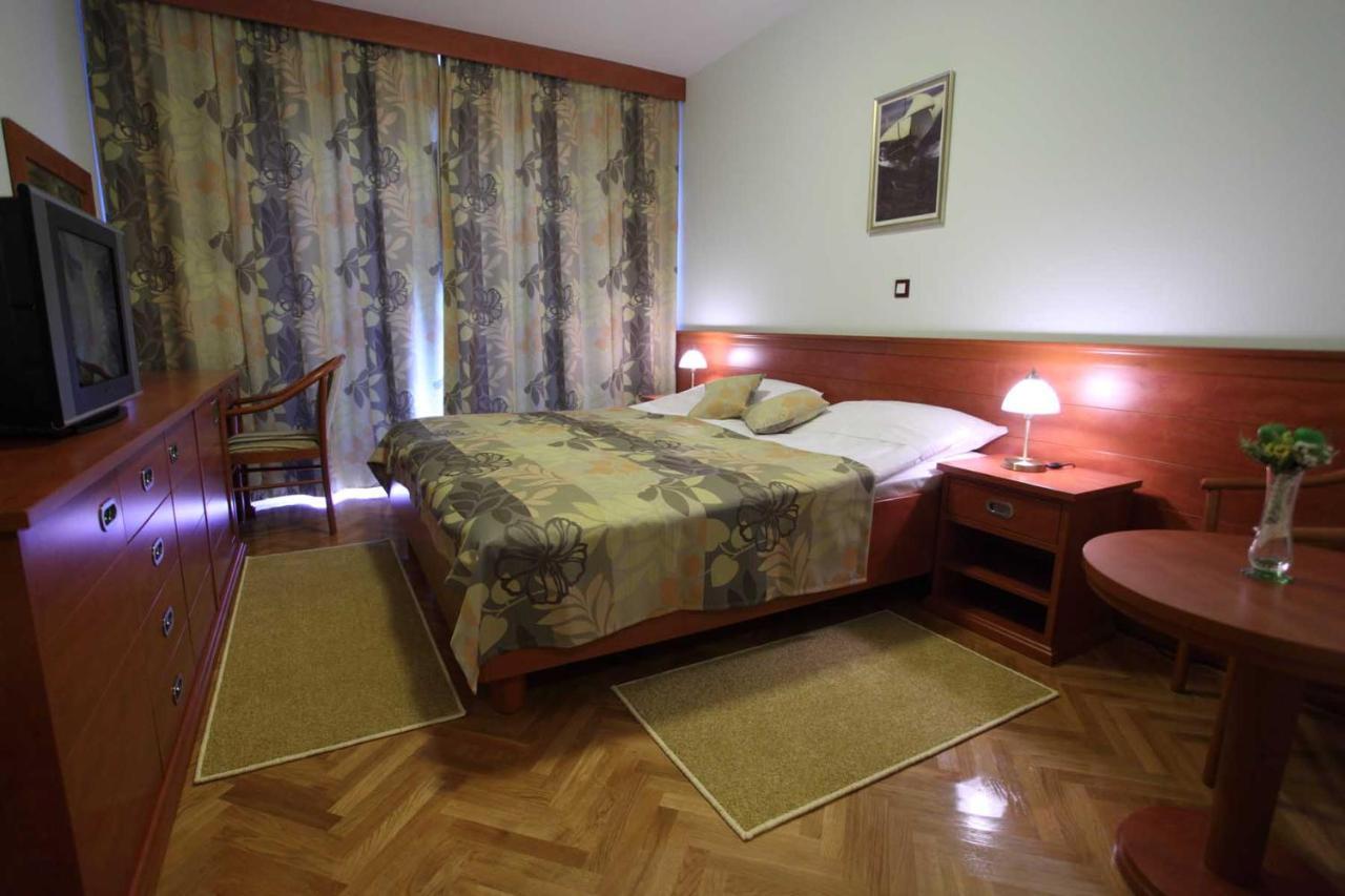 Dorijini Dvori Bed & Breakfast Baska Voda Bagian luar foto